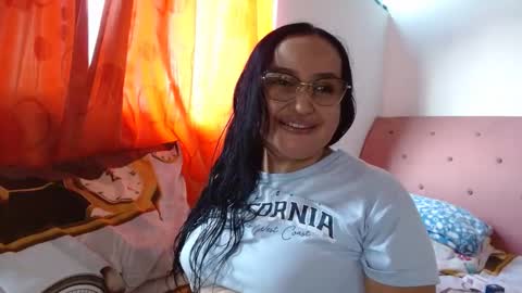 Snapshot of gia_nahomi chatting on 02.05.25 nahomi online show from 02.05.25