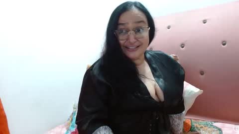 Snapshot of gia_nahomi chatting on 02.23.25 nahomi online show from 02.23.25