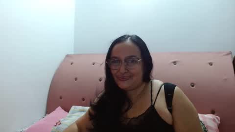 Snapshot of gia_nahomi chatting on 02.23.25 nahomi online show from 02.23.25