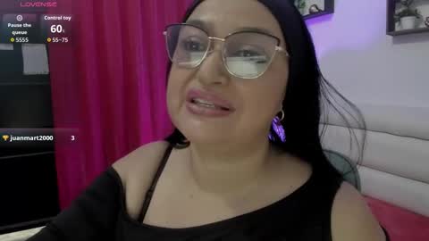 Snapshot of gia_nahomi chatting on 10.11.25 nahomi online show from 10.11.25
