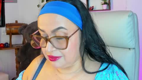 Snapshot of gia_nahomi chatting on 04.29.26 nahomi online show from 04.29.26