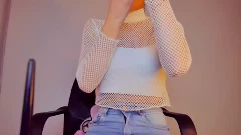 GIA WHITE Independet  online show from 10.23.25