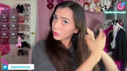 Snapshot of giaavalentinee chatting on 09.14.25 Gia online show from 09.14.25