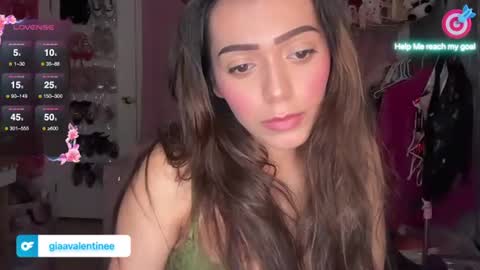 Snapshot of giaavalentinee chatting on 11.04.25 Gia online show from 11.04.25