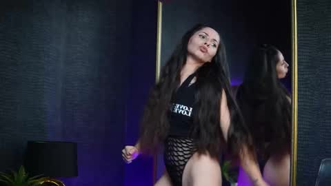  Gia  online show from 11.08.25