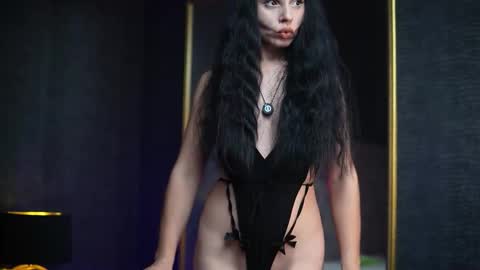  Gia  online show from 11.25.25