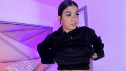 Gia  online show from 10.27.25