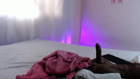 Snapshot of giagh_ chatting on 10.01.25 Gia online show from 10.01.25