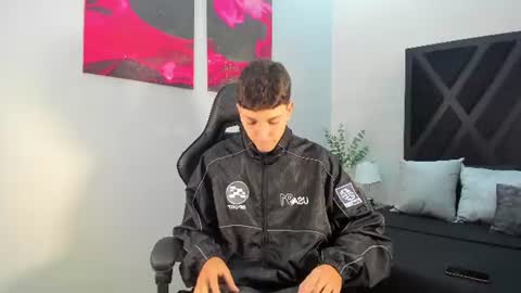 Snapshot of gian_rossii chatting on 06.18.26 GIAN online show from 06.18.26