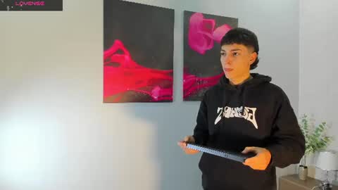 Snapshot of gian_rossii chatting on 06.23.26 GIAN online show from 06.23.26