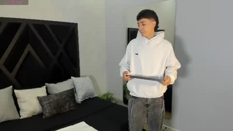 Snapshot of gian_rossii chatting on 06.24.26 GIAN online show from 06.24.26