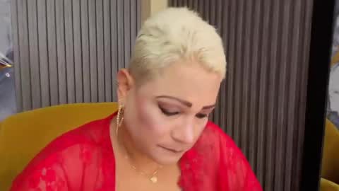 Snapshot of gianellacox chatting on 05.06.26 online show from 05.06.26