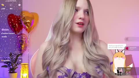 Snapshot of giannagem chatting on 02.19.25 Roxy online show from 02.19.25
