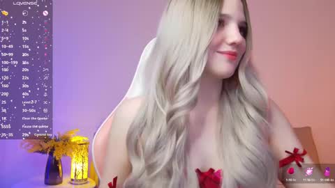 Snapshot of giannagem chatting on 02.27.25 Roxy online show from 02.27.25