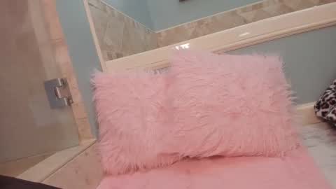 Snapshot of giannasexo chatting on 02.17.25 giannasexo online show from 02.17.25