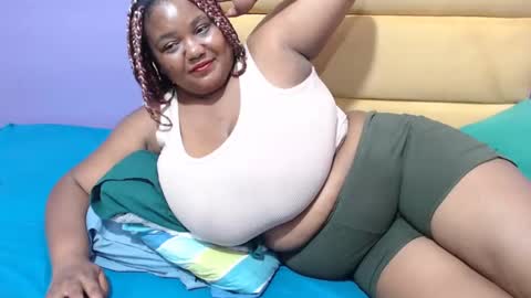 Snapshot of gianttitts chatting on 01.05.25 gianttitts online show from 01.05.25