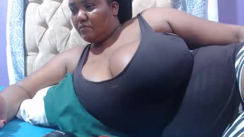 Snapshot of gianttitts chatting on 01.31.25 gianttitts online show from 01.31.25