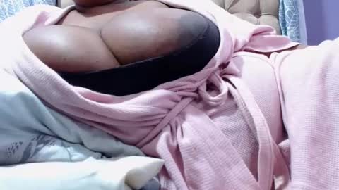 Snapshot of gianttitts chatting on 02.24.25 gianttitts online show from 02.24.25