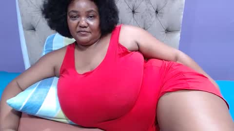 Snapshot of gianttitts chatting on 09.20.25 gianttitts online show from 09.20.25