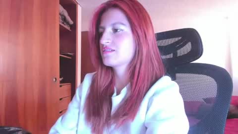 Snapshot of giaroussel chatting on 04.21.26 GiaRoussel online show from 04.21.26