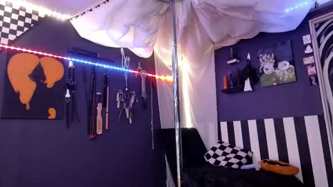 Giggles online show from 11.09.25