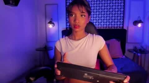 Snapshot of gigi_strawberry chatting on 03.05.25 GIGI online show from 03.05.25
