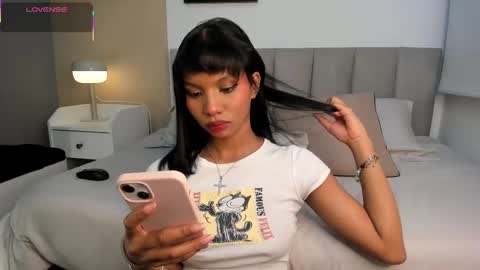 Snapshot of gigi_strawberry chatting on 09.10.25 GIGI online show from 09.10.25