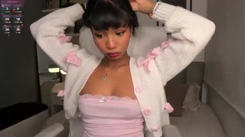 Snapshot of gigi_strawberry chatting on 10.14.25 GIGI online show from 10.14.25