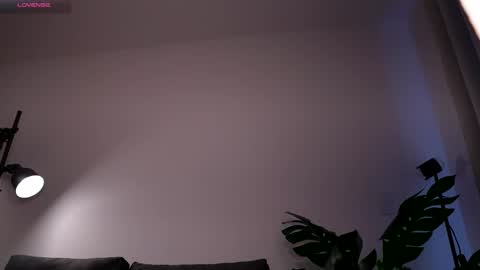 Snapshot of gigilee_ chatting on 11.14.25 GIGI online show from 11.14.25