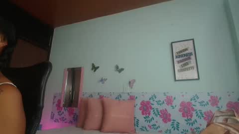Snapshot of gigimiler8 chatting on 09.25.25 Sharlotte online show from 09.25.25