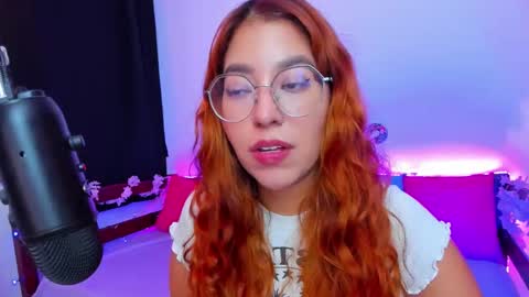 Snapshot of gigimooon chatting on 09.14.25 gigimooon online show from 09.14.25