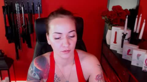 Snapshot of gina_hotlick chatting on 02.19.25 gina_hotlick online show from 02.19.25