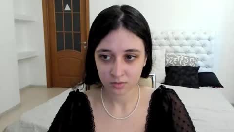 Snapshot of ginablum chatting on 09.13.25 Kate online show from 09.13.25