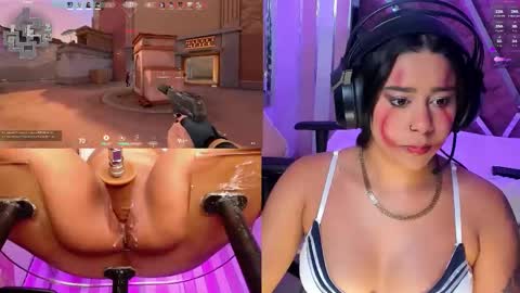 Snapshot of ginakurt_ chatting on 10.18.25 Gina online show from 10.18.25