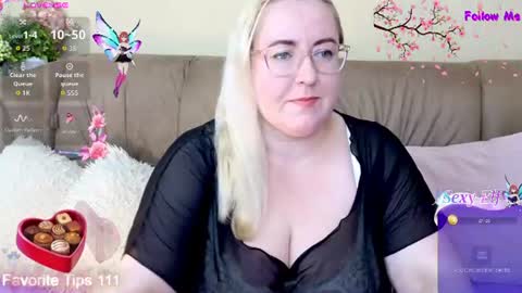 Snapshot of ginesia chatting on 06.21.26 ginesia online show from 06.21.26