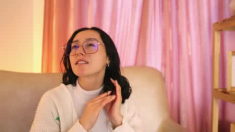 Snapshot of ginevra_esposito chatting on 05.18.26 Ginn online show from 05.18.26