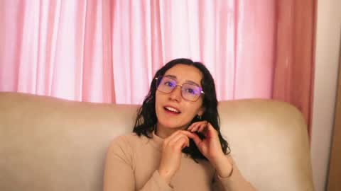 Snapshot of ginevra_esposito chatting on 05.22.26 Ginn online show from 05.22.26