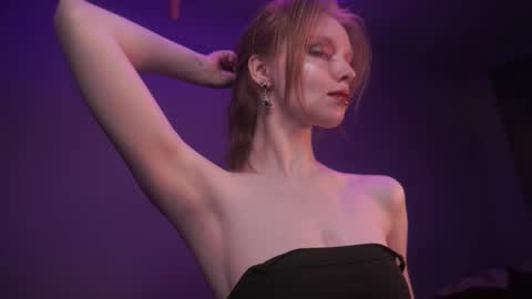        im expecting 350 thumbs up on my altar   online show from 12.15.25