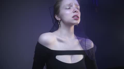 Snapshot of ginger_hugs chatting on 01.17.26 im expecting 350 thumbs up on my altar online show from 01.17.26