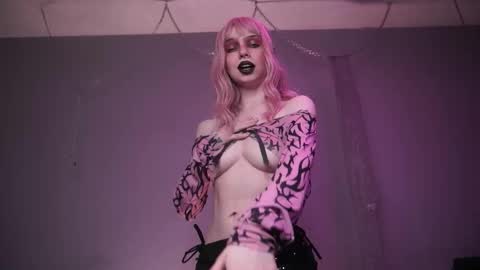 Snapshot of ginger_hugs chatting on 02.13.26 im expecting 350 thumbs up on my altar online show from 02.13.26