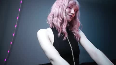 Snapshot of ginger_hugs chatting on 02.25.26 im expecting 350 thumbs up on my altar online show from 02.25.26