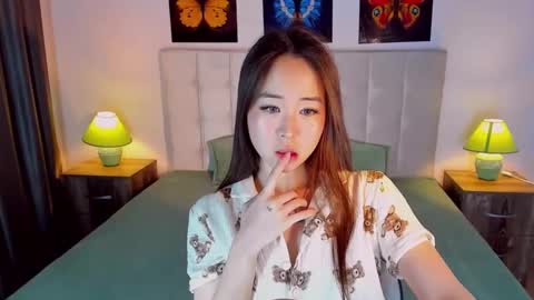 Snapshot of ginnycherry chatting on 12.26.24 Ginny online show from 12.26.24