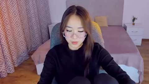 Snapshot of ginnycherry chatting on 12.29.24 Ginny online show from 12.29.24