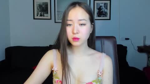 Snapshot of ginnycherry chatting on 02.05.25 Ginny online show from 02.05.25