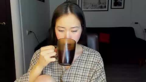 Snapshot of ginnycherry chatting on 02.23.25 Ginny online show from 02.23.25