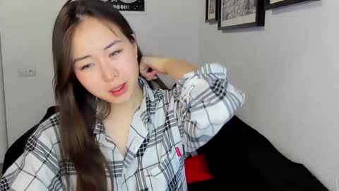 Snapshot of ginnycherry chatting on 02.24.25 Ginny online show from 02.24.25