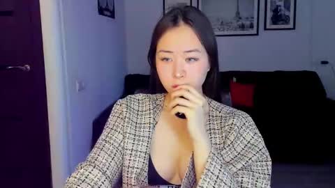 Snapshot of ginnycherry chatting on 02.25.25 Ginny online show from 02.25.25