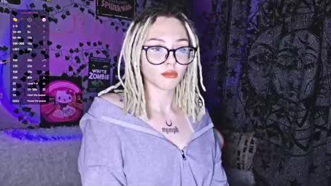 Snapshot of ginnyhotbeat chatting on 09.20.25 Ginny online show from 09.20.25