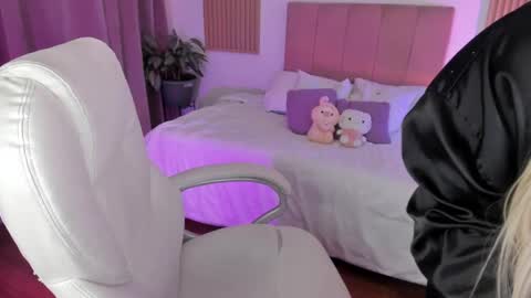 Kendall online show from 02.10.25