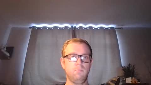 Snapshot of ginwood chatting on 10.11.25 ginwood online show from 10.11.25